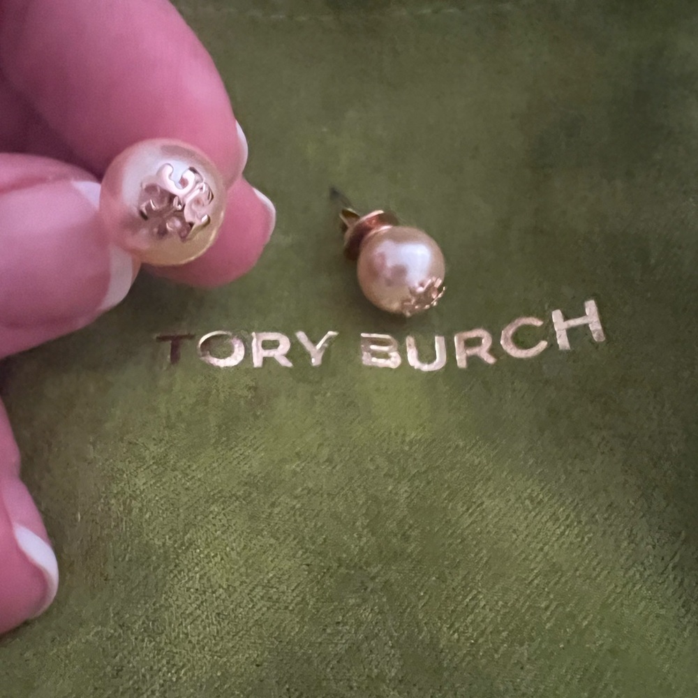 Tory Burch pearl earring